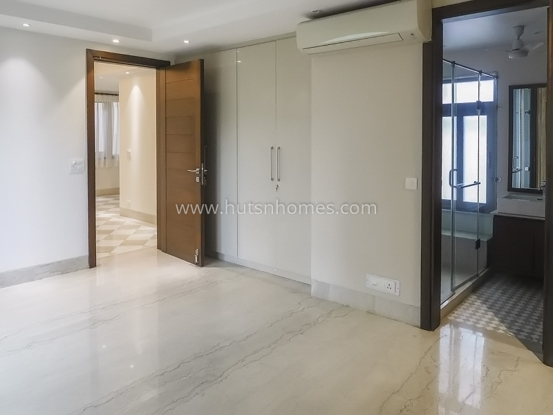 3 BHK Flat For Rent in Defence Colony