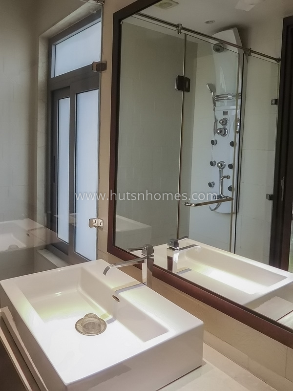 3 BHK Flat For Rent in Defence Colony