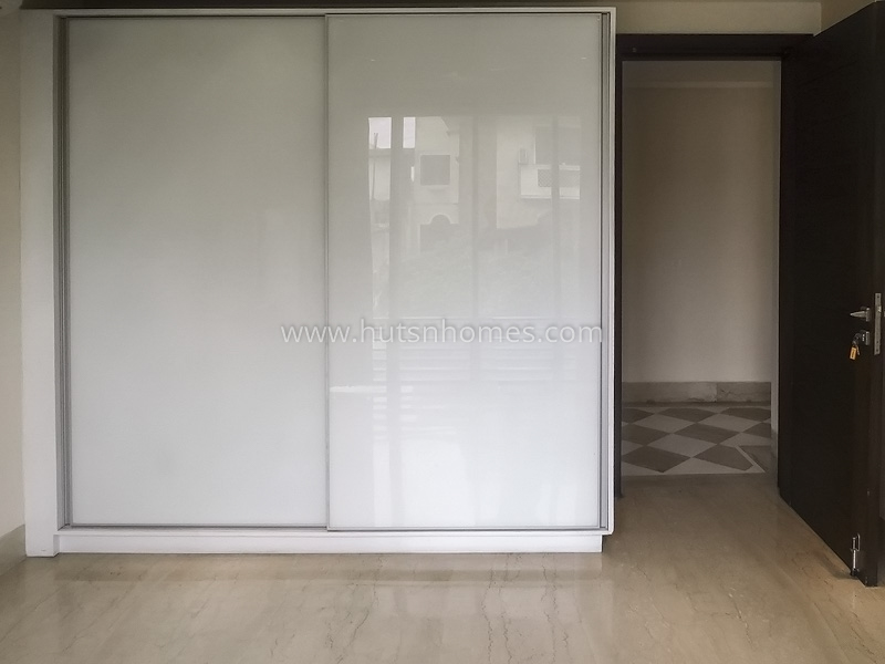 3 BHK Flat For Rent in Defence Colony