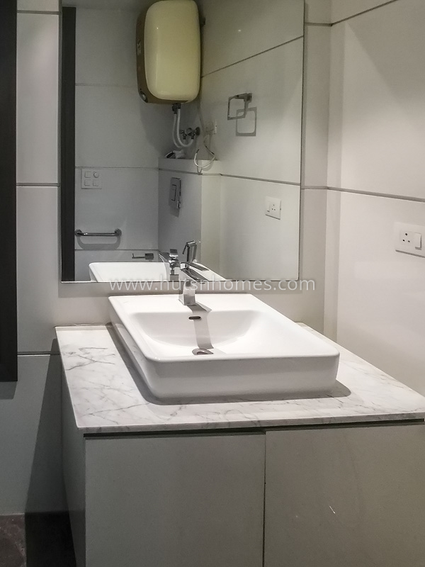 3 BHK Flat For Rent in Defence Colony