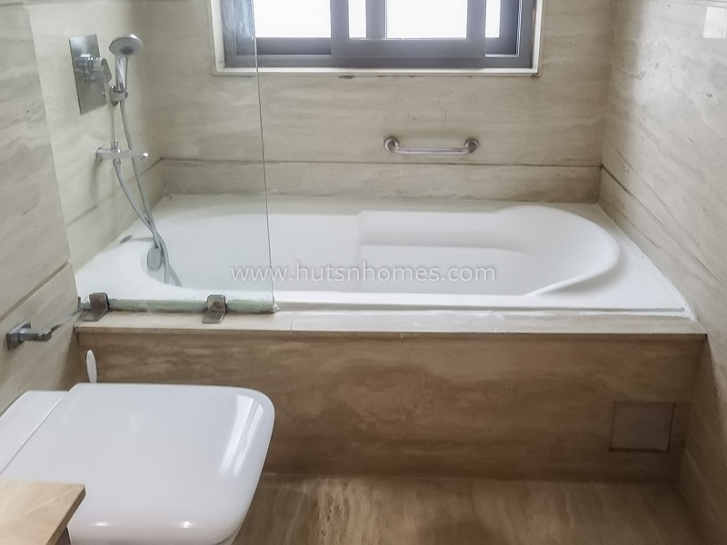 3 BHK Flat For Rent in Defence Colony