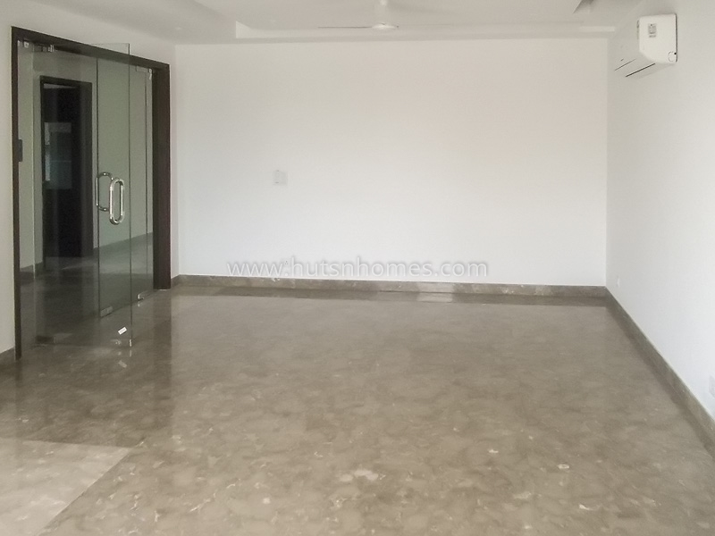 4 BHK Flat For Rent in Defence Colony