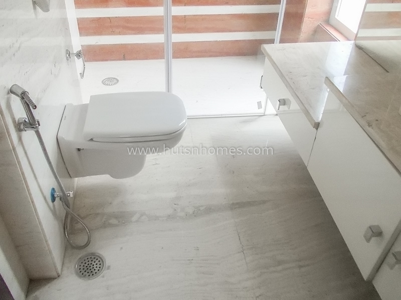 4 BHK Flat For Rent in Defence Colony