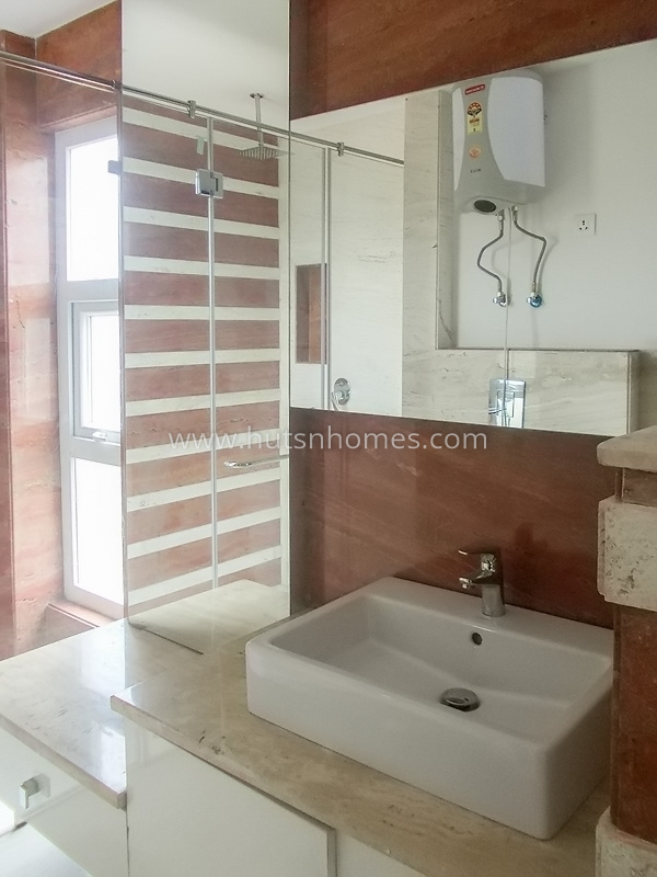 4 BHK Flat For Rent in Defence Colony