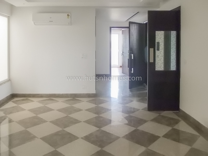 4 BHK Flat For Rent in Defence Colony