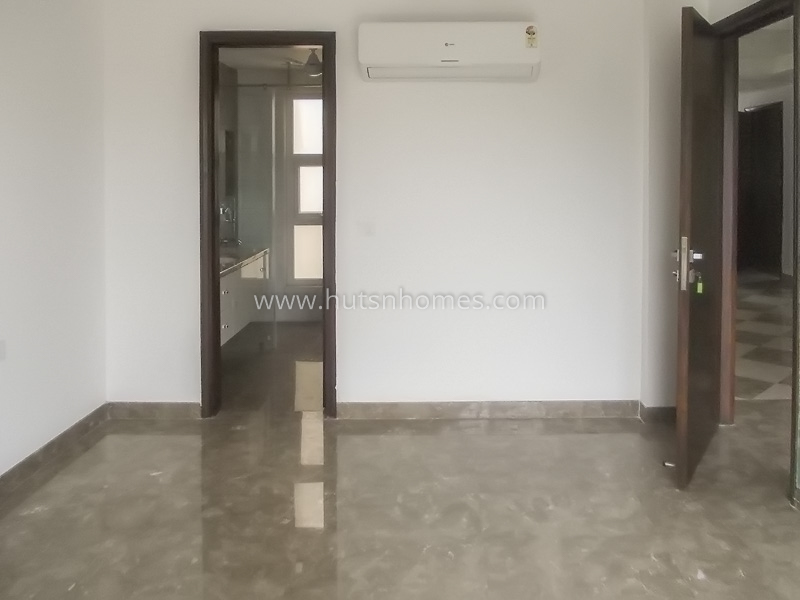 4 BHK Flat For Rent in Defence Colony