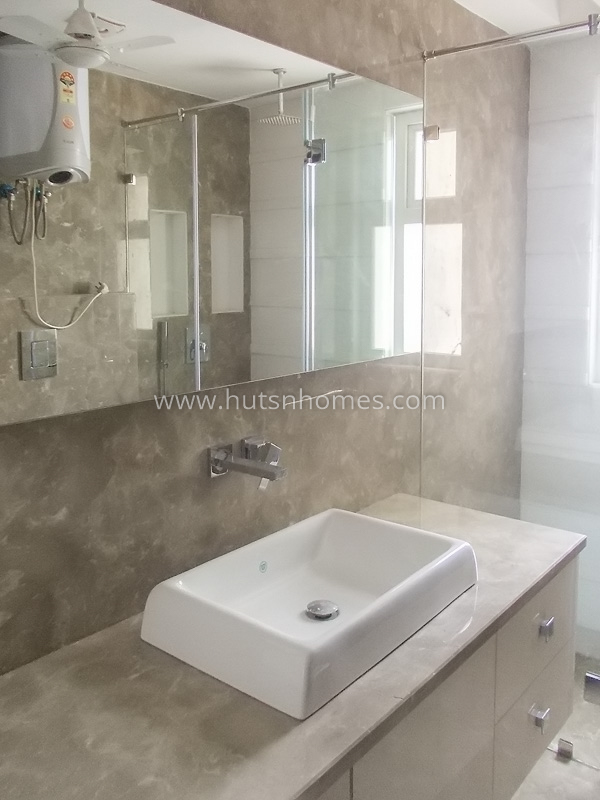 4 BHK Flat For Rent in Defence Colony