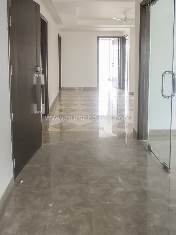 4 BHK Flat For Rent in Defence Colony