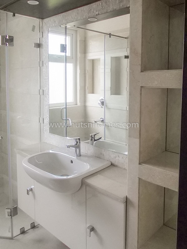 4 BHK Flat For Rent in Defence Colony