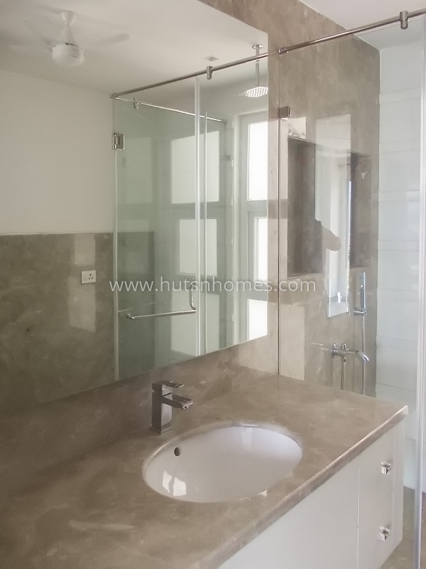 4 BHK Flat For Rent in Defence Colony