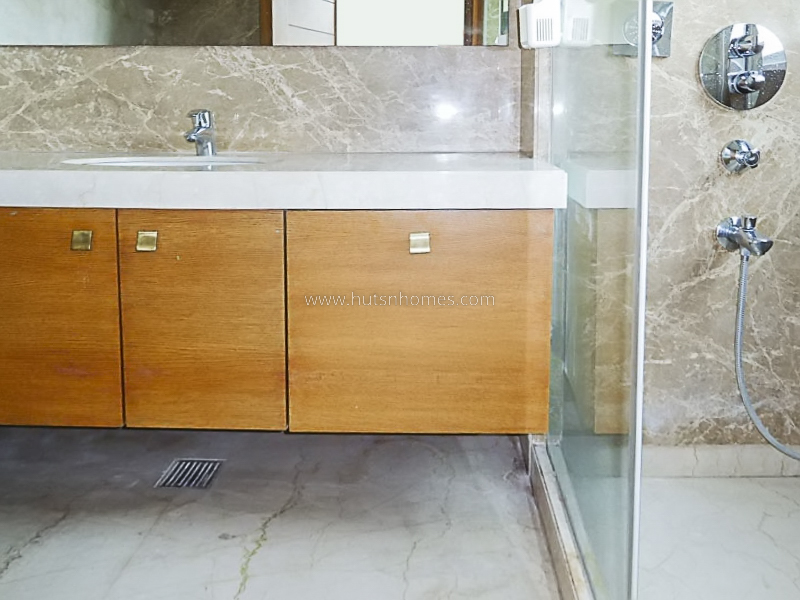3 BHK Builder Floor For Rent in Defence Colony