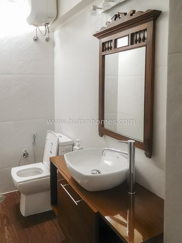 2 BHK Flat For Rent in Defence Colony