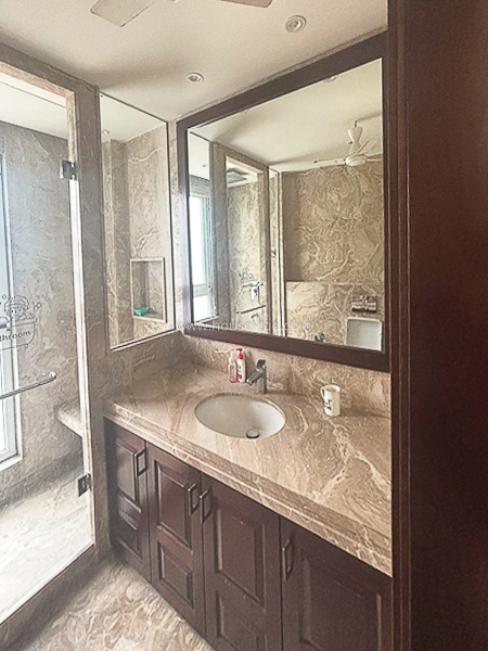 4 BHK Flat For Rent in Defence Colony