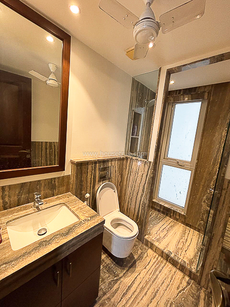 4 BHK Flat For Rent in Defence Colony