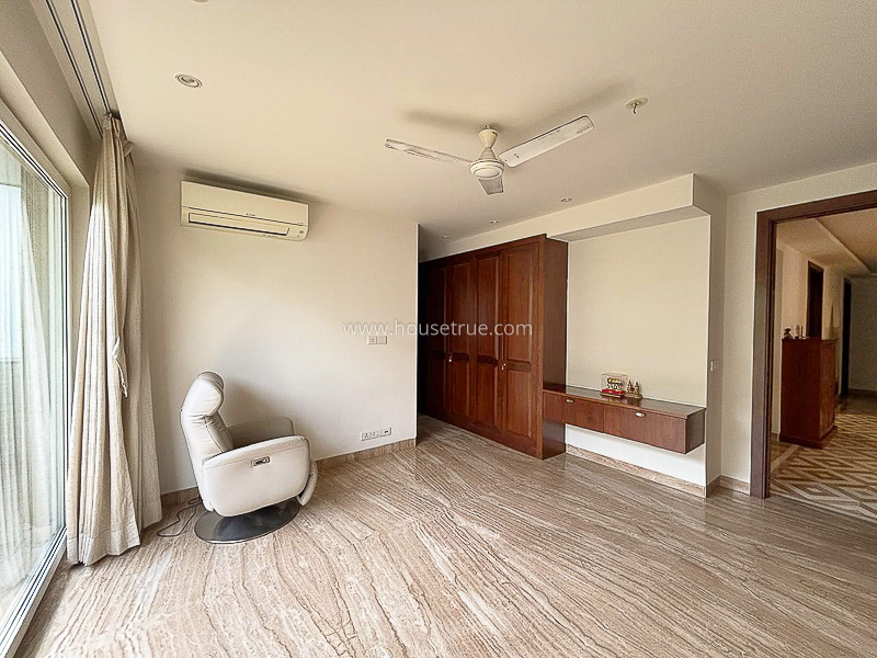 4 BHK Flat For Rent in Defence Colony