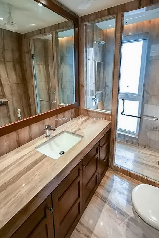 4 BHK Flat For Rent in Defence Colony