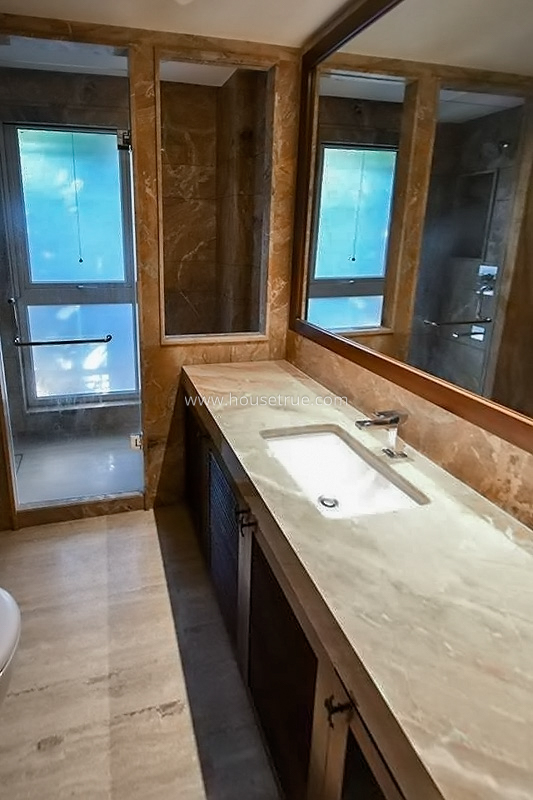 4 BHK Flat For Rent in Defence Colony