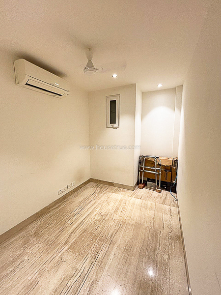 4 BHK Flat For Rent in Defence Colony