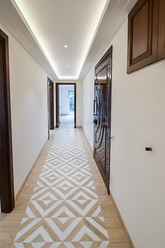 4 BHK Flat For Rent in Defence Colony