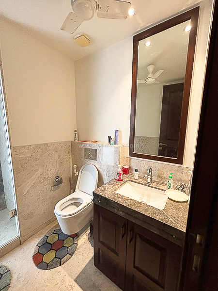 4 BHK Flat For Rent in Defence Colony