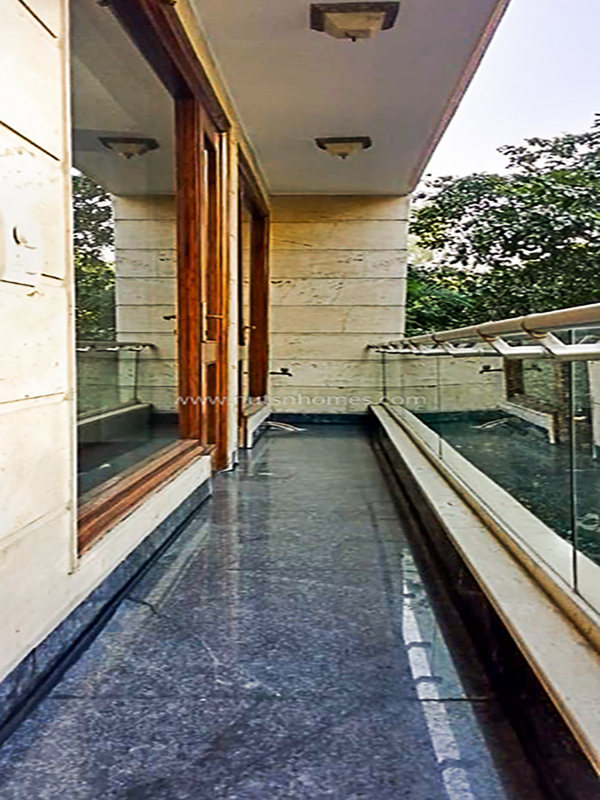 3 BHK Flat For Rent in Defence Colony
