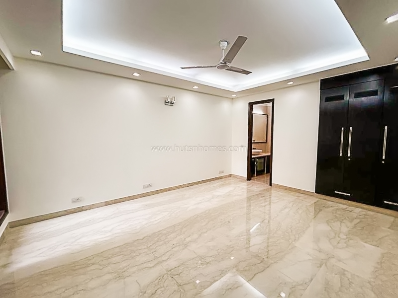 3 BHK Flat For Rent in Defence Colony