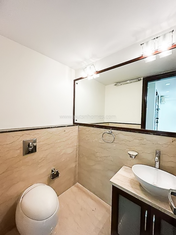 3 BHK Flat For Rent in Defence Colony