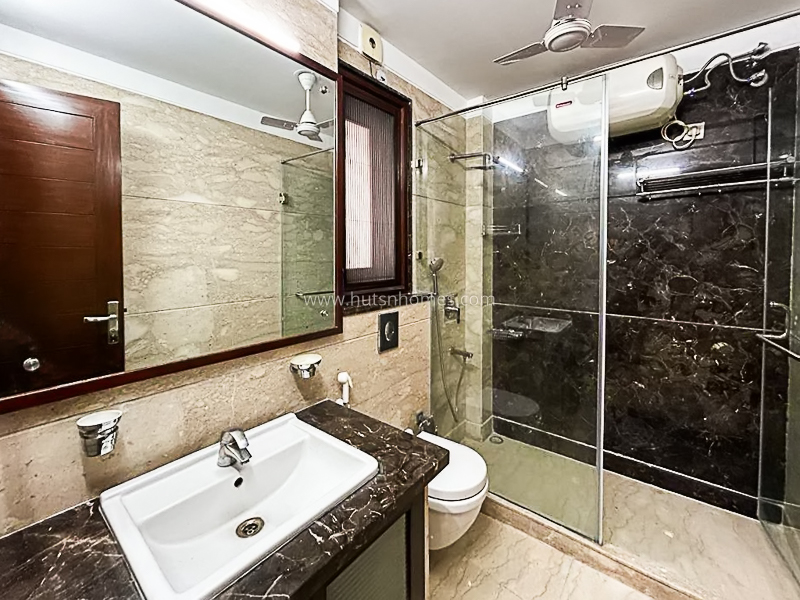 3 BHK Flat For Rent in Defence Colony