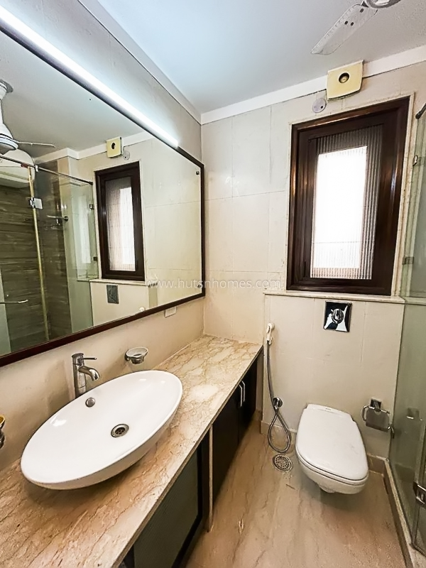 3 BHK Flat For Rent in Defence Colony