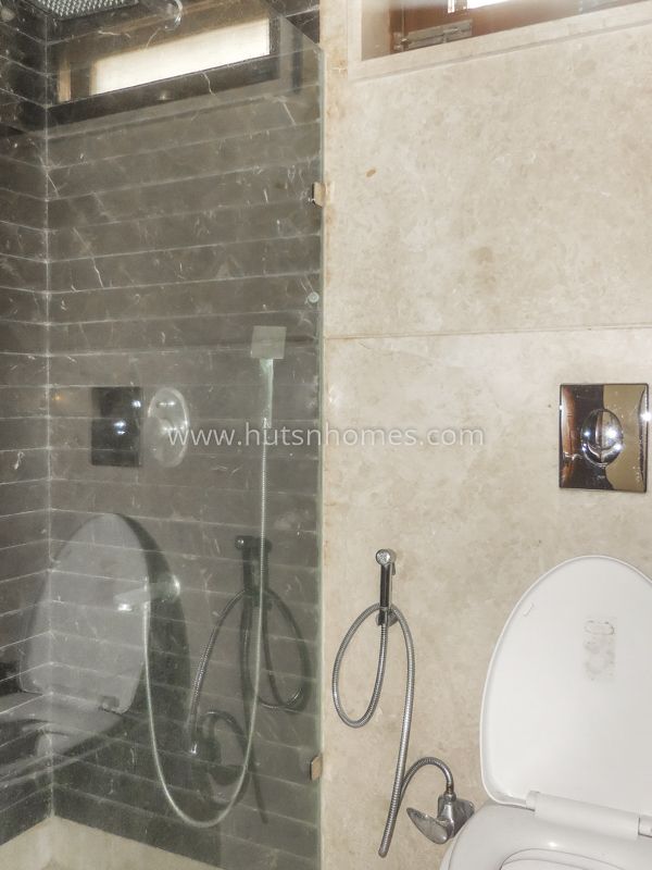 3 BHK Flat For Rent in Defence Colony