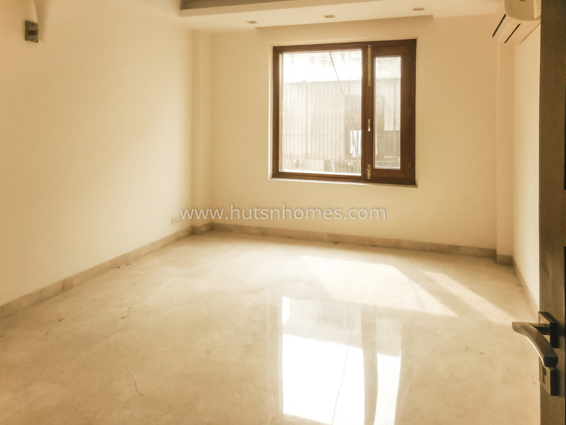 3 BHK Flat For Rent in Defence Colony