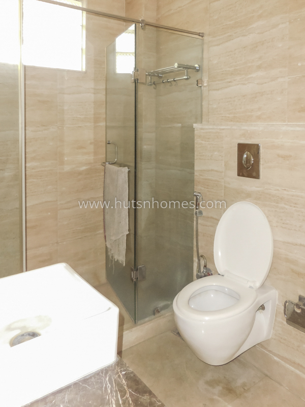3 BHK Flat For Rent in Defence Colony