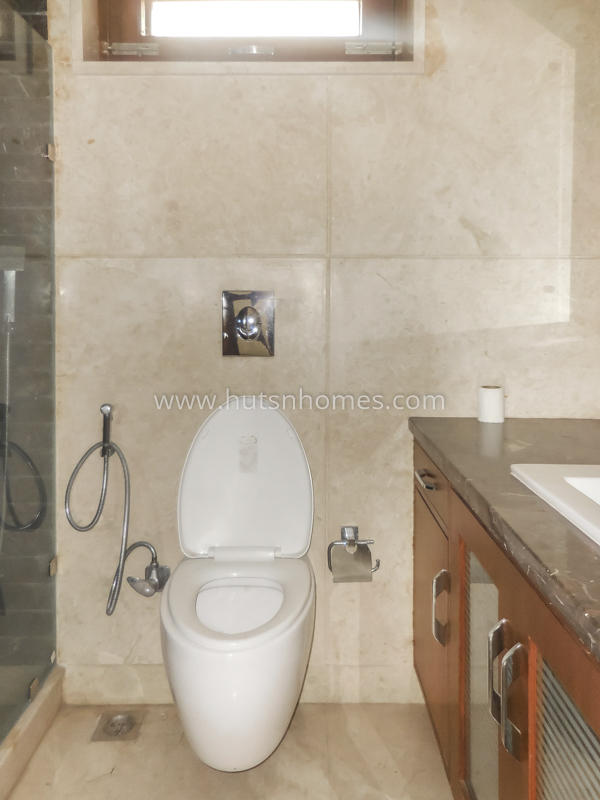 3 BHK Flat For Rent in Defence Colony