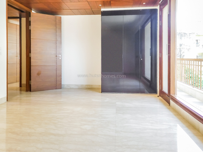 4 BHK Flat For Rent in Vasant Vihar