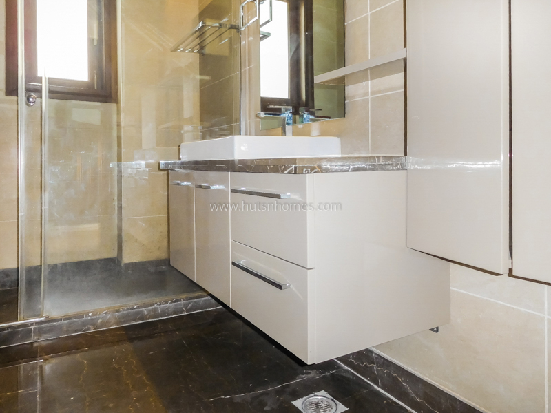 4 BHK Flat For Rent in Vasant Vihar