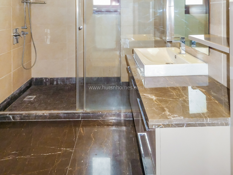 4 BHK Flat For Rent in Vasant Vihar