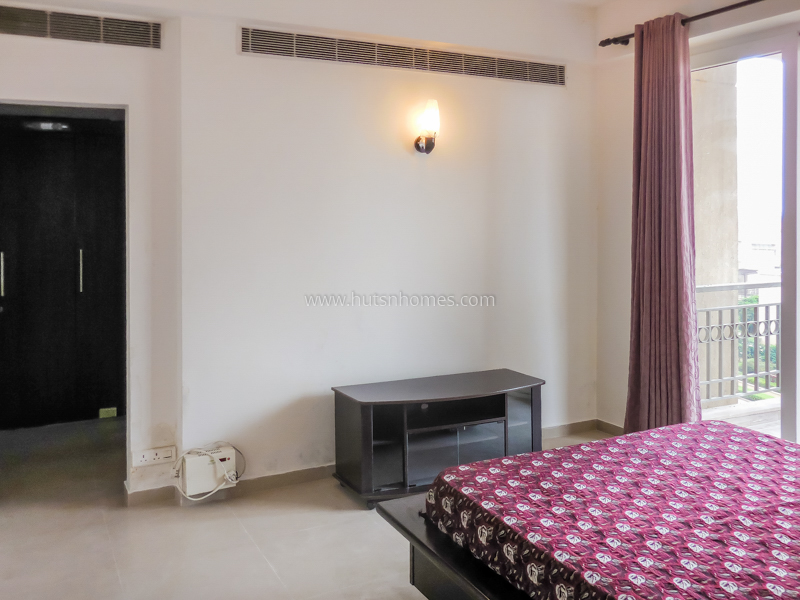 3 BHK Condo For Rent in Golf Course Road