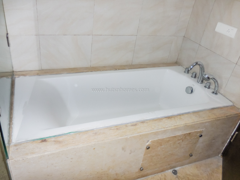 3 BHK Condo For Rent in Golf Course Road