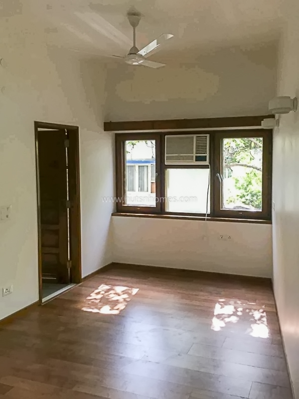 3 BHK Flat For Rent in Defence Colony