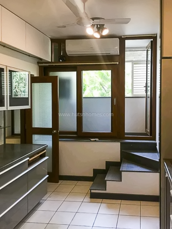 3 BHK Flat For Rent in Defence Colony