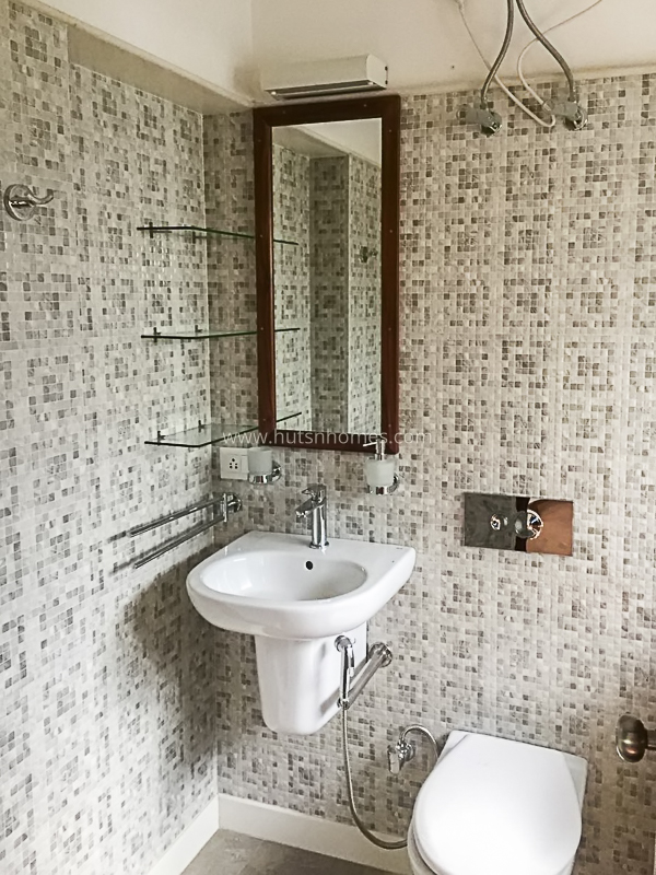 3 BHK Flat For Rent in Defence Colony