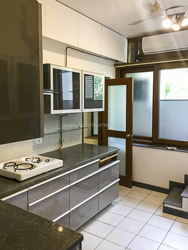 3 BHK Flat For Rent in Defence Colony