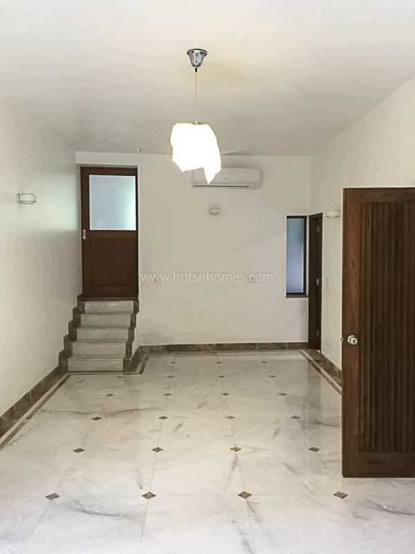 3 BHK Flat For Rent in Defence Colony