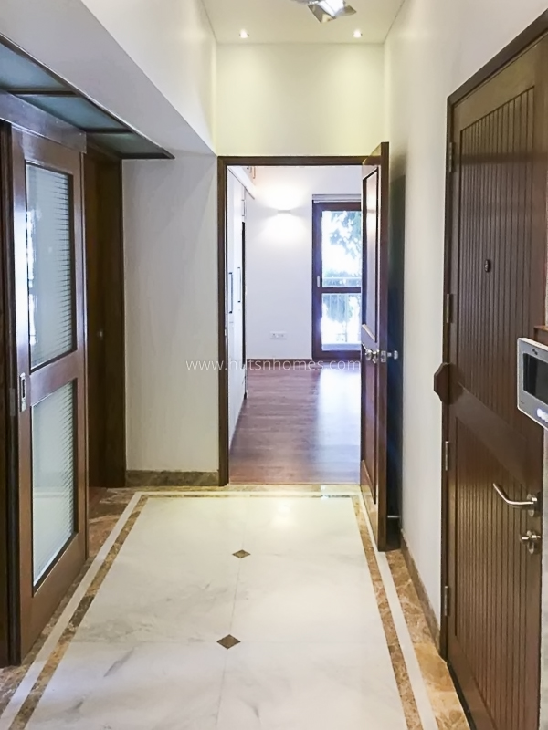 3 BHK Flat For Rent in Defence Colony
