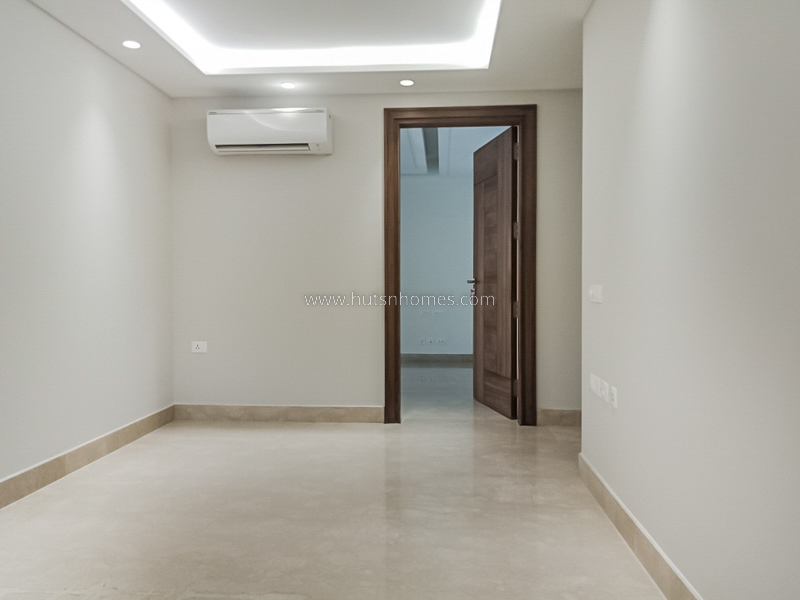 4 BHK Flat For Rent in Vasant Vihar