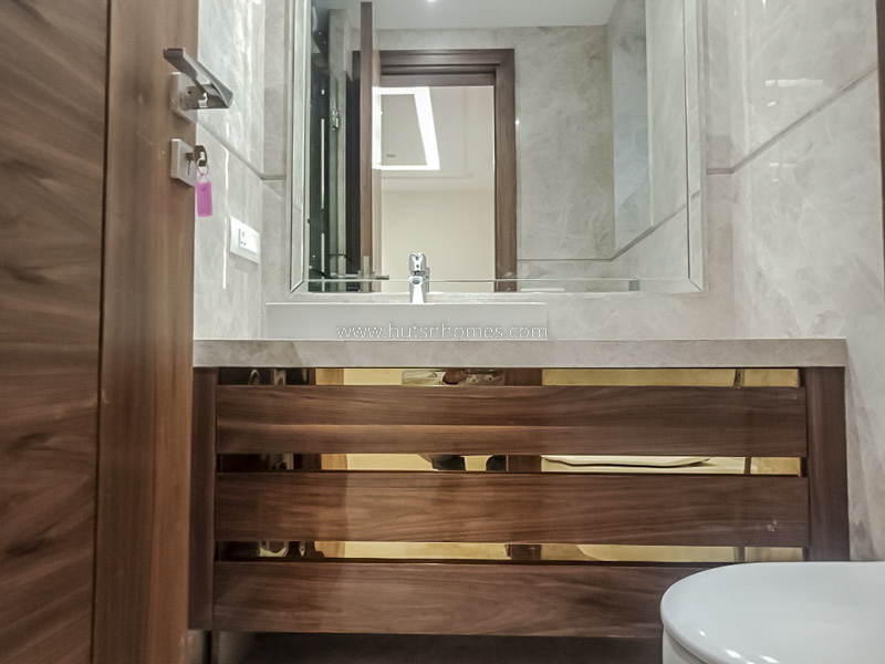 4 BHK Flat For Rent in Vasant Vihar