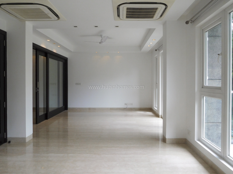 4 BHK Flat For Rent in Vasant Vihar