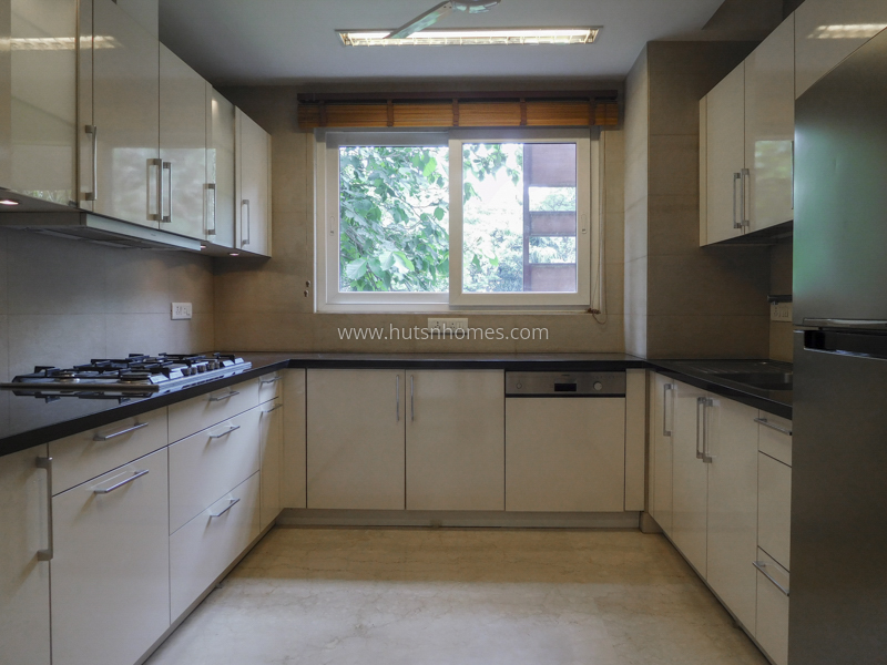 4 BHK Flat For Rent in Vasant Vihar