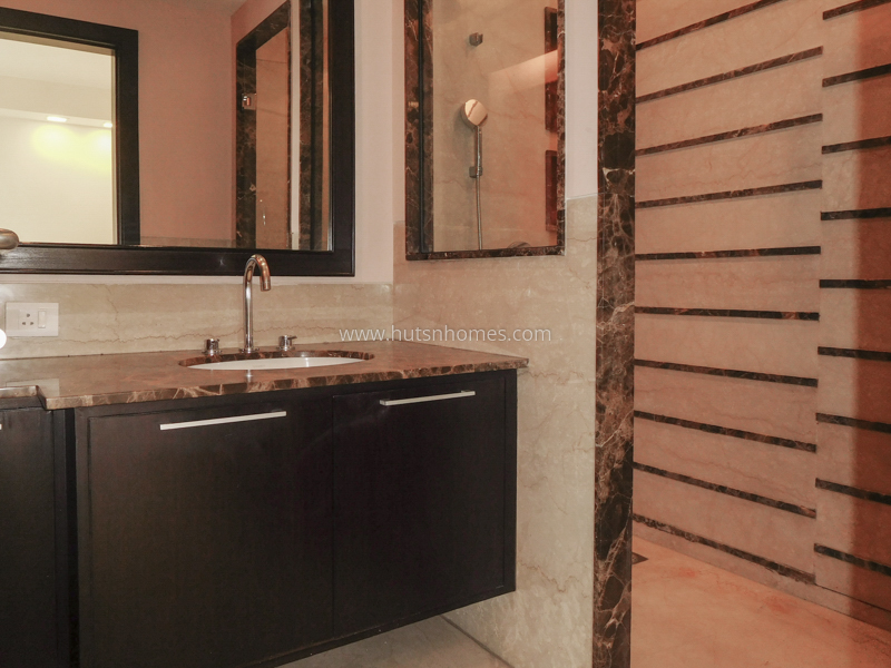 4 BHK Flat For Rent in Vasant Vihar