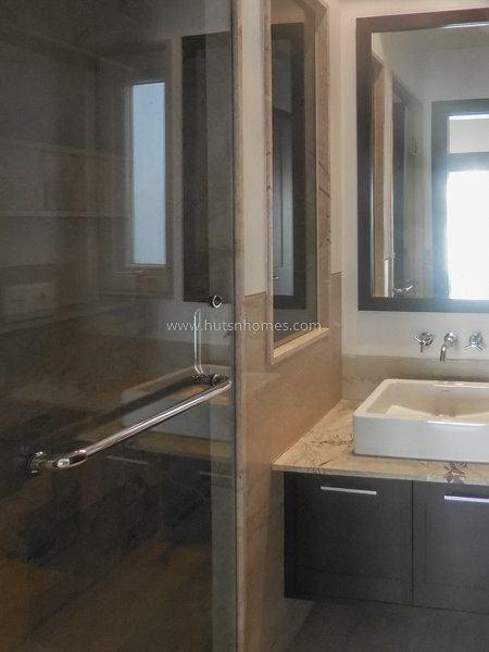 4 BHK Flat For Rent in Vasant Vihar